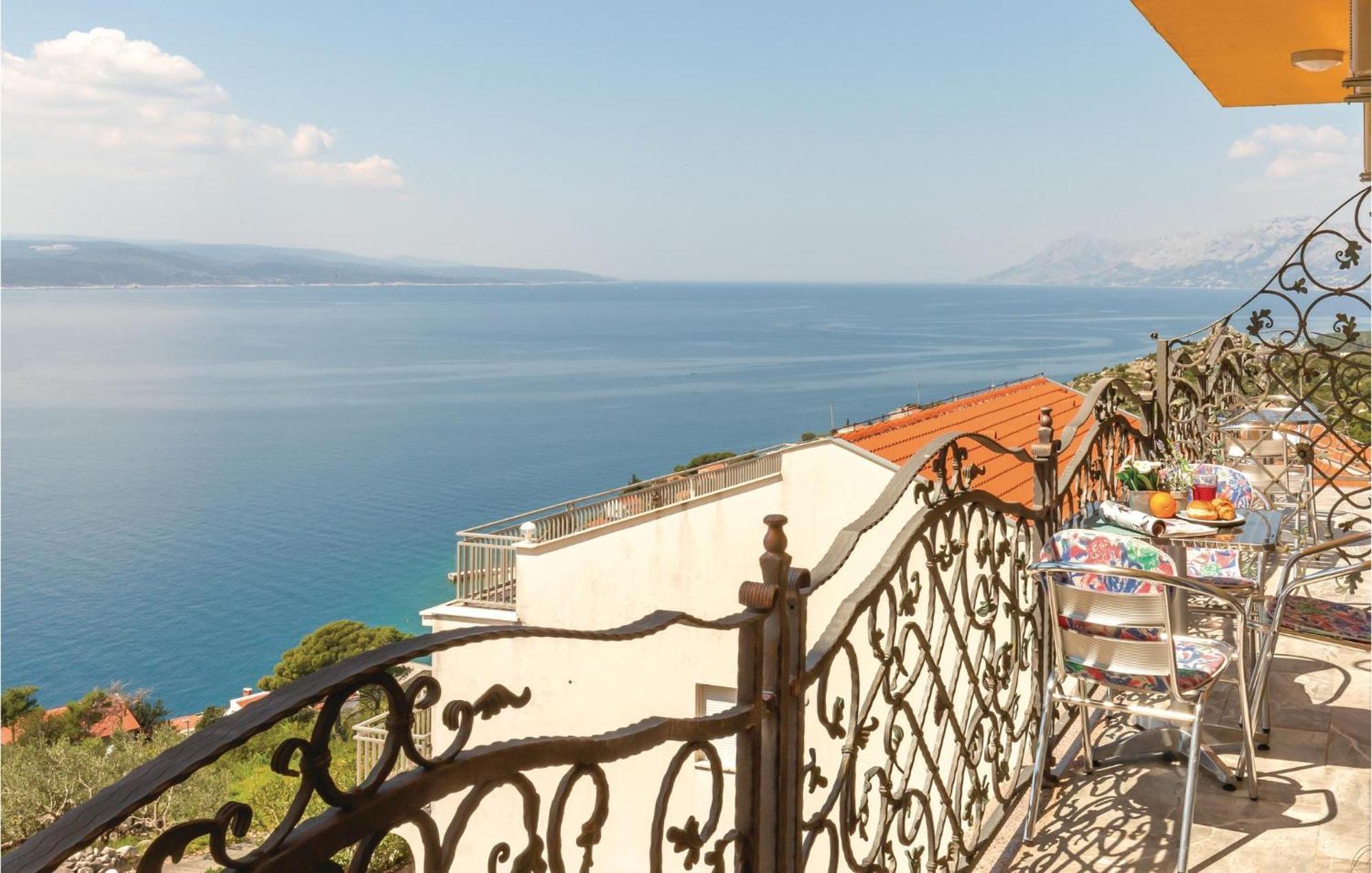 Nice Apartment In Krvavica With House Sea View Dış mekan fotoğraf