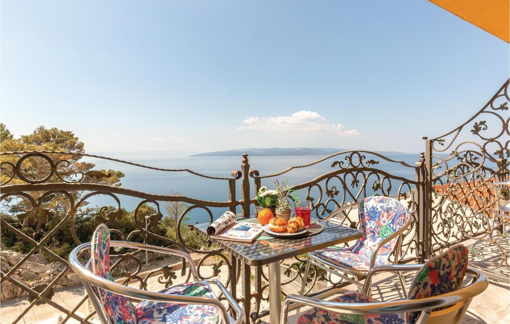 Nice Apartment In Krvavica With House Sea View Dış mekan fotoğraf